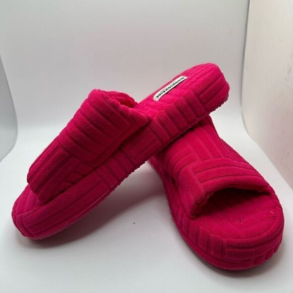 CUSHIONAIRE Women's slipper with +Memory Foam 8 WIDE PINK - Picture 7 of 7